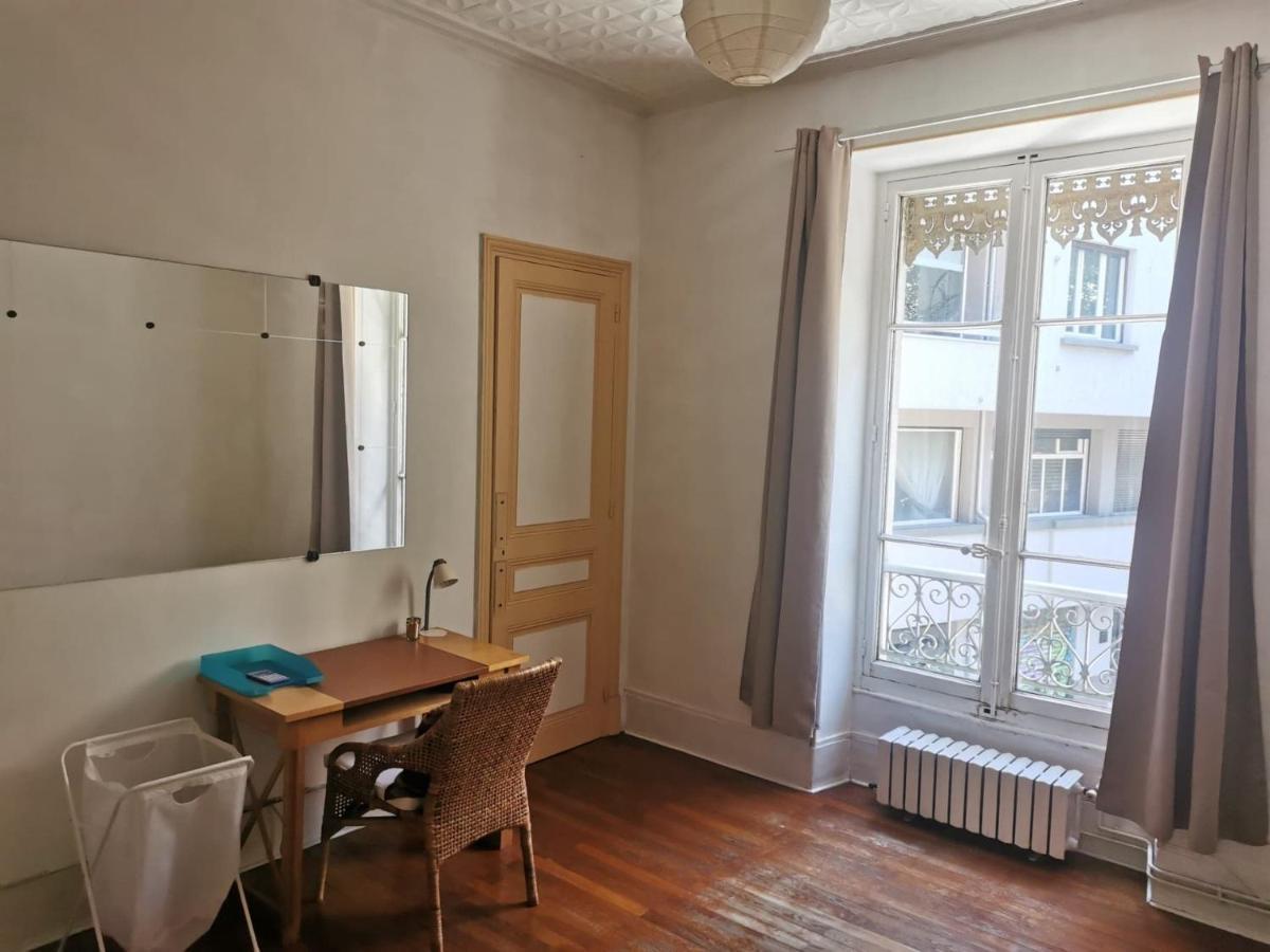 Bel Appartement Charme Ancien Dans Quartier Anime Гренобъл Екстериор снимка